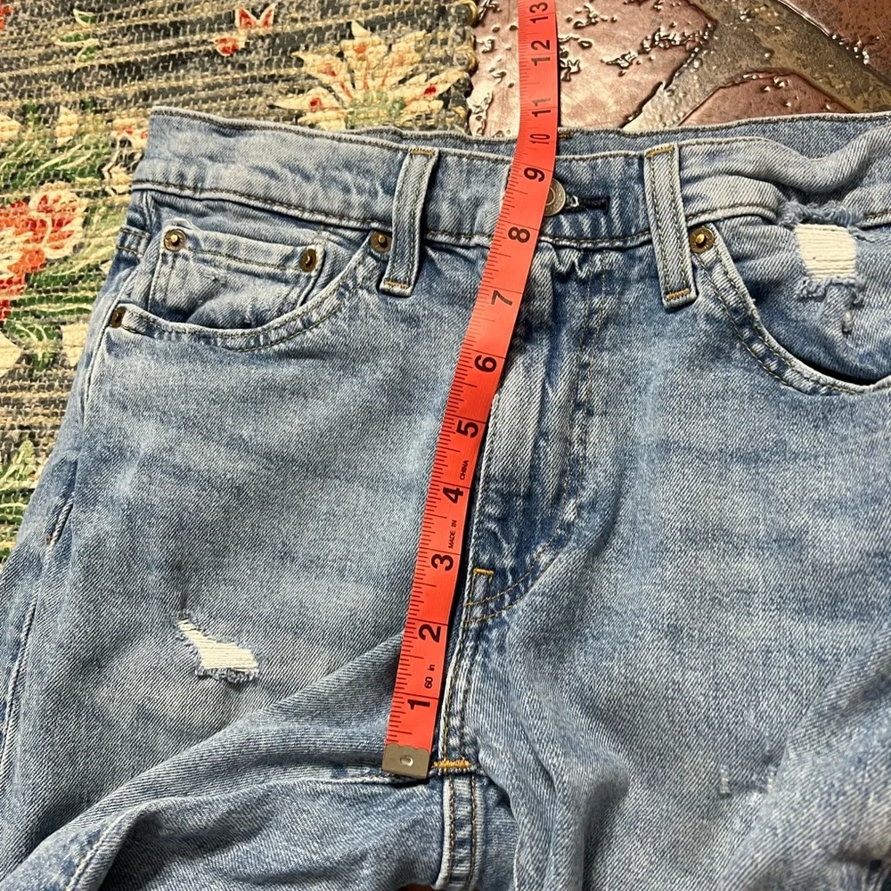 Levi’s factory distressed 514 straight fit denim jeans